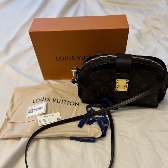 LV Cosmetic Pouch GM - Picture 1 of 7